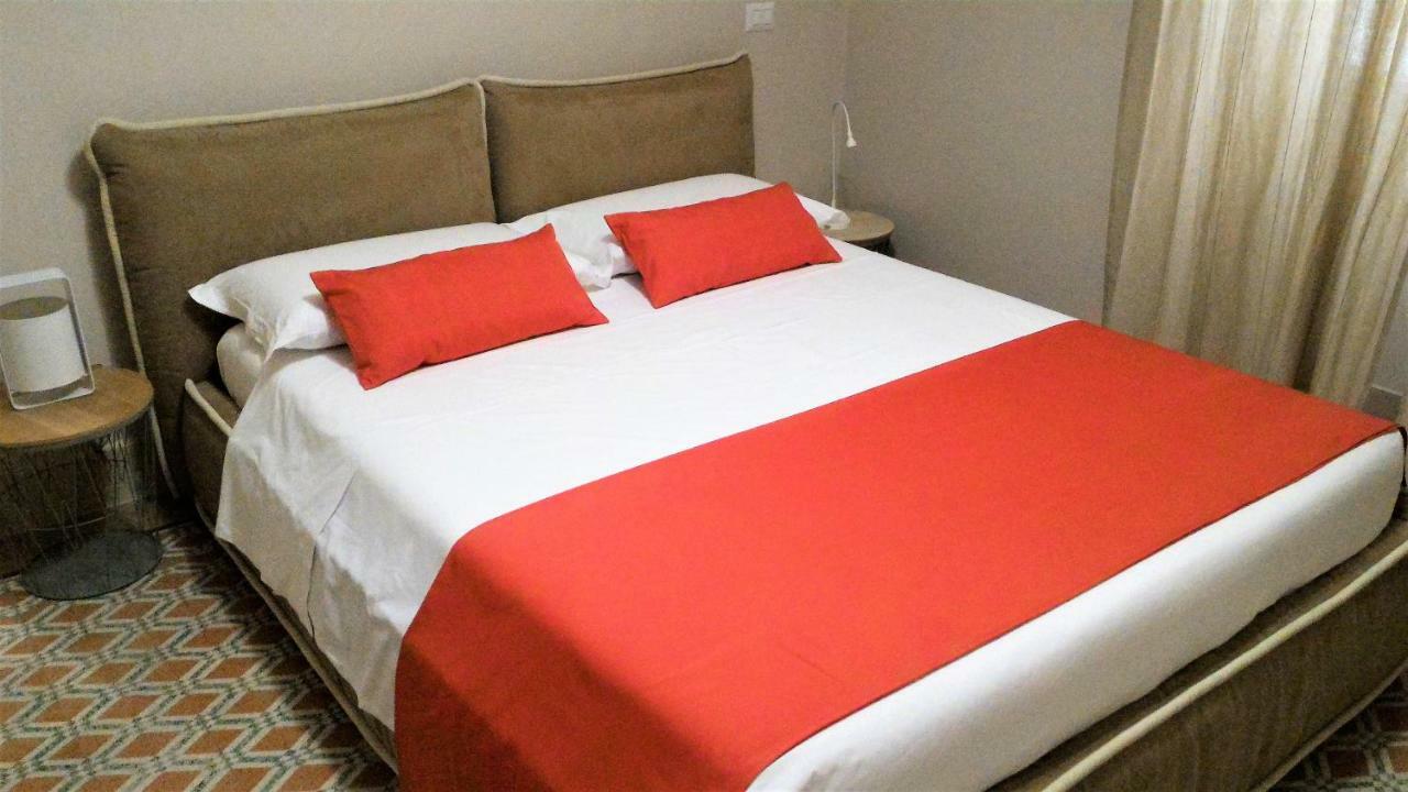 Casa Isabela Luxury Rooms Melfi Eksteriør bilde